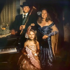 Meet your Posher, Tia